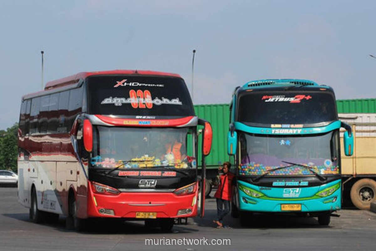 Bus Mira dan Sugeng Rahayu Adu Kebut di Nganjuk, Terekam CCTV
