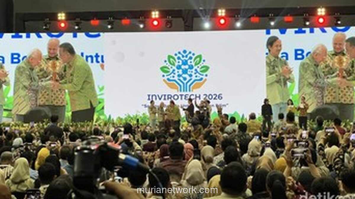 Emil Salim Terima Lifetime Achievement Kalpataru, Minta Laut Jadi Sumber Kehidupan Bukan Objek Eksploitasi