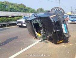 Mobil Jeep Chery Terguling di Tol Bandara Soetta Usai Gagal Menyalip dari Kiri