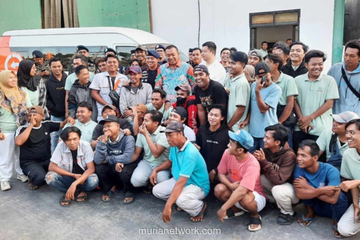 Karyawan Pabrik Rumput Laut di Situbondo Cemas Operasional Dihentikan
