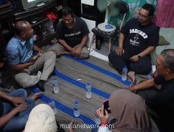 Pengemudi Ojol Nekat Panjat Mobil Dishub Usai Motor Diangkut, Berujung Damai