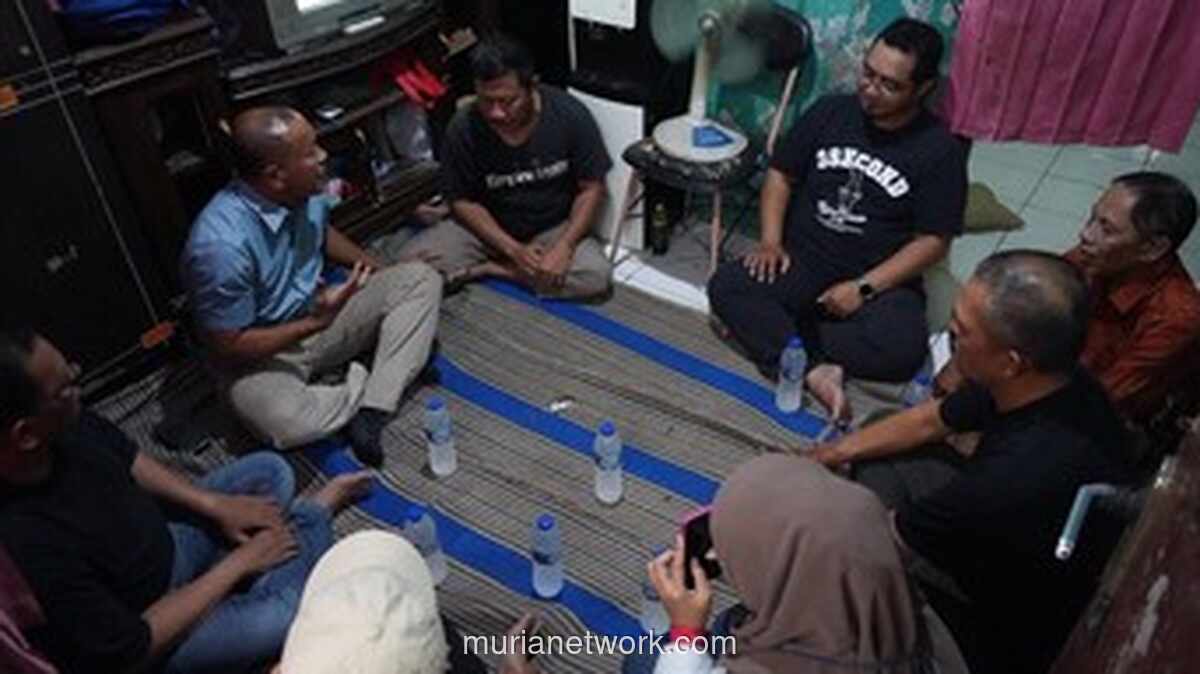 Pengemudi Ojol Nekat Panjat Mobil Dishub Usai Motor Diangkut, Berujung Damai