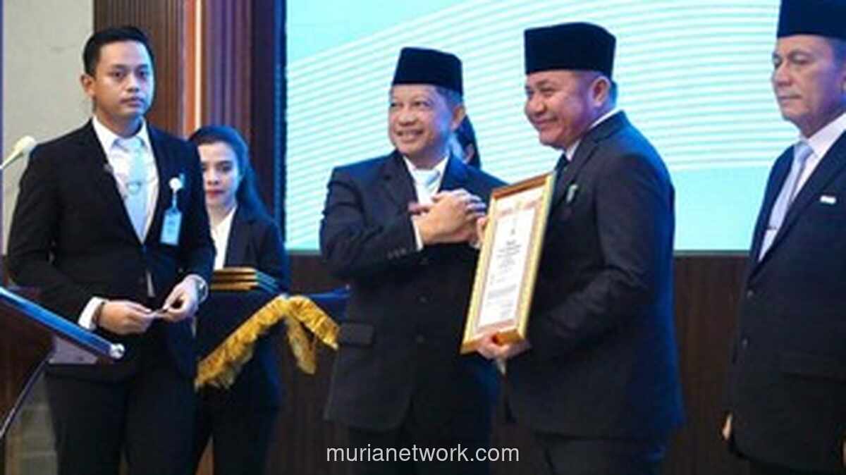 Gubernur Sumsel Herman Deru Terima Satyalancana Wira Karya dari Presiden atas Program Rehabilitasi Mangrove