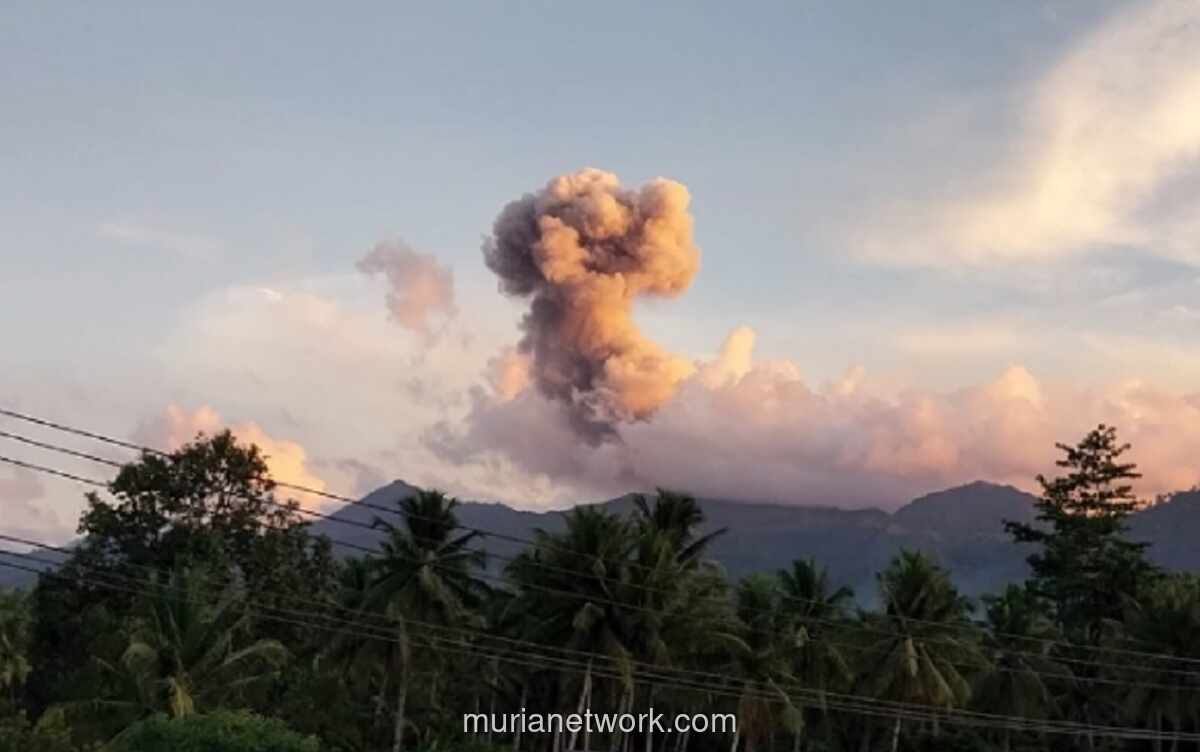 Gunung Dukono Erupsi, Kolom Abu Vulkanik Capai 1.300 Meter di Atas Puncak