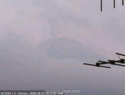 Gunung Semeru Erupsi, Kolom Abu Capai 1.200 Meter, Status Siaga Diperpanjang