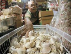 Harga Beras, Minyak Goreng, dan Bawang Putih Masih Naik, Cabai Justru Turun