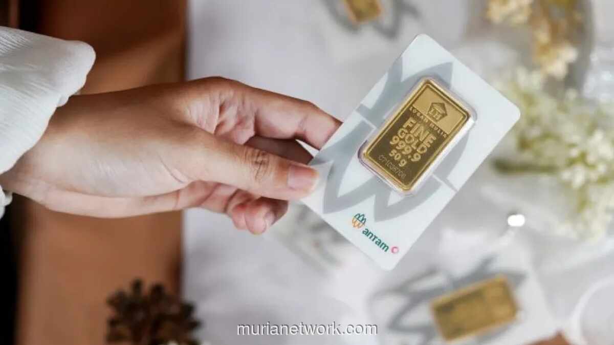 Harga Emas Antam Hari Ini Turun Rp18.000 per Gram, Buyback Terkoreksi Lebih Dalam