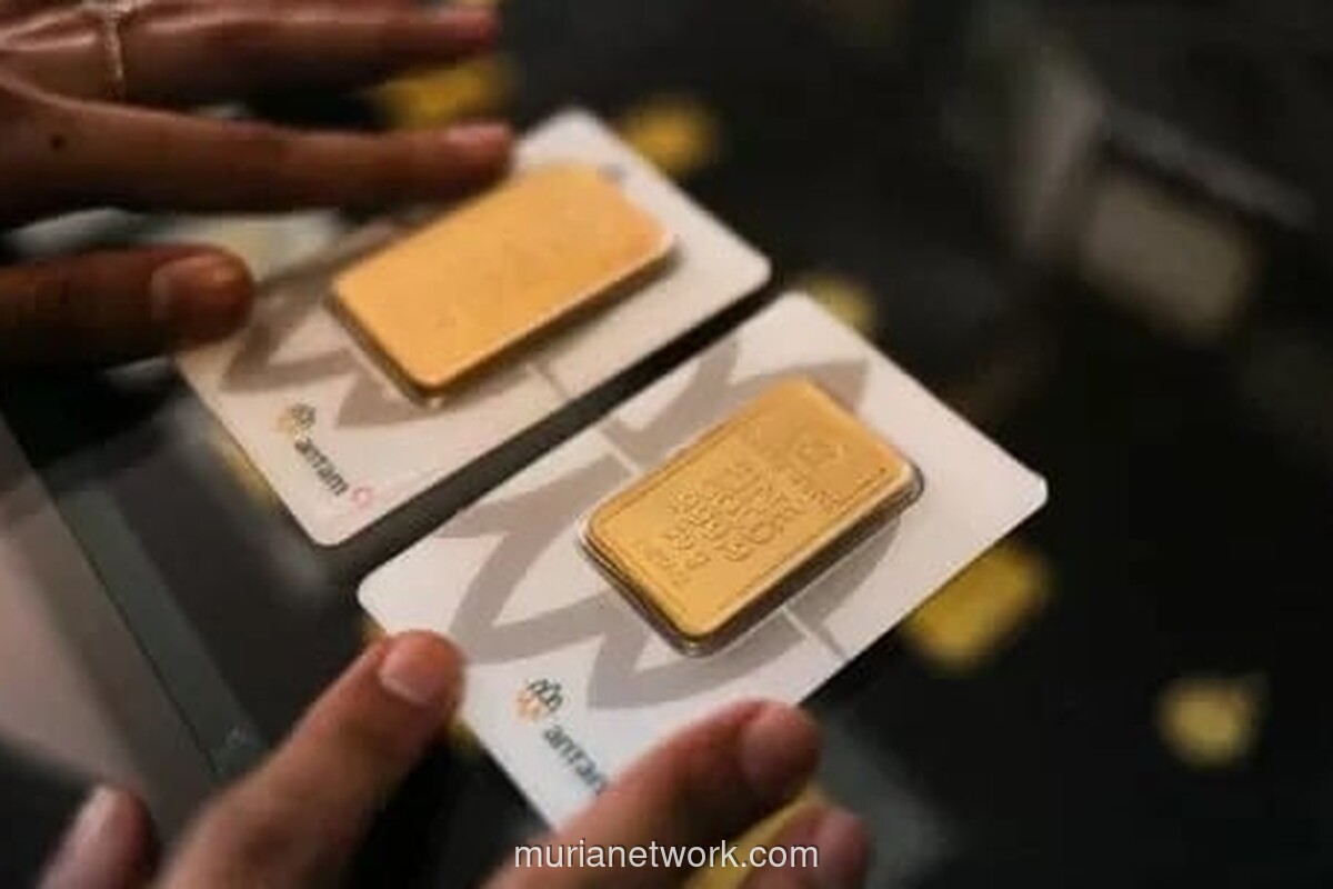 Harga Emas Antam Turun Rp15.000 per Gram, Buyback Ikut Melemah