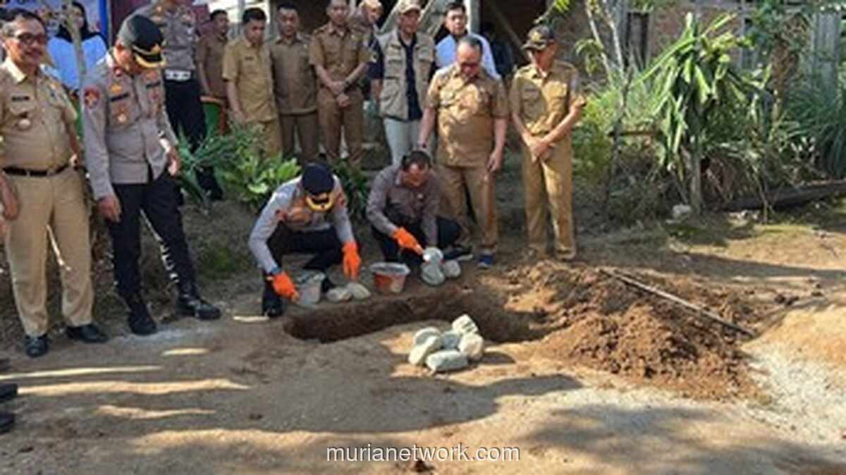 Polres OKU Selatan Bedah 11 Rumah Korban Bencana Alam