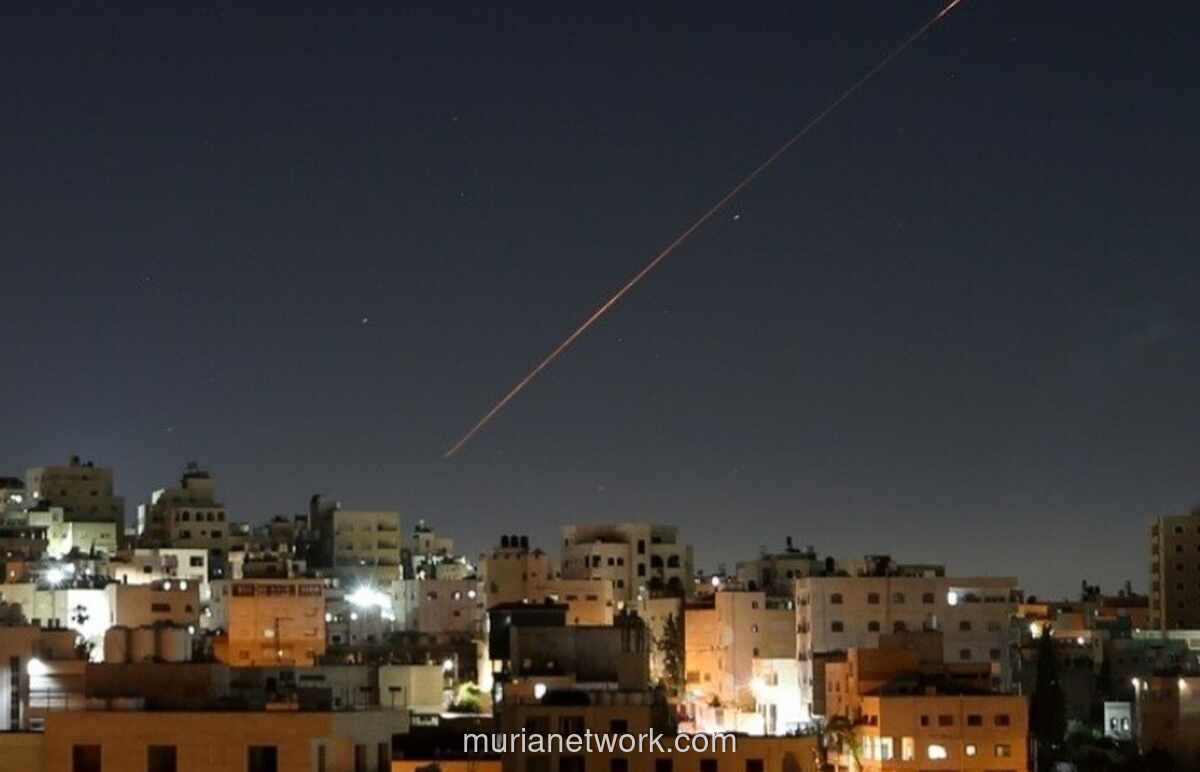 Iran Lancarkan Serangan Rudal ke Israel, Balas Serangan Udara di Beirut