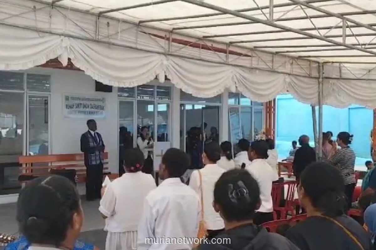 Lima Jenazah Satu Keluarga Korban Ledakan Bom Perang Dunia II di Biak Dimakamkan
