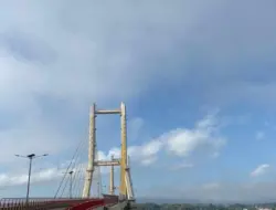 Menyeberangi Jembatan Teluk, Seorang Warga Menemukan Makna Infrastruktur sebagai Simbol Keterhubungan dan Kehadiran Negara