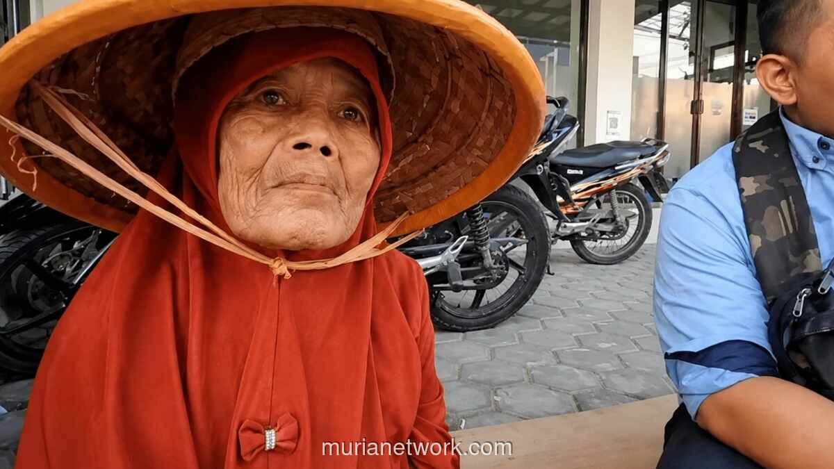 Juru Parkir Brebes Gagalkan Pencurian Rp3,6 M, Dihadiahi Umrah oleh Pemilik Uang
