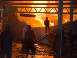 Kapal Nelayan Ludes Terbakar di Pelabuhan Brondong Lamongan, Kerugian Rp1,6 Miliar