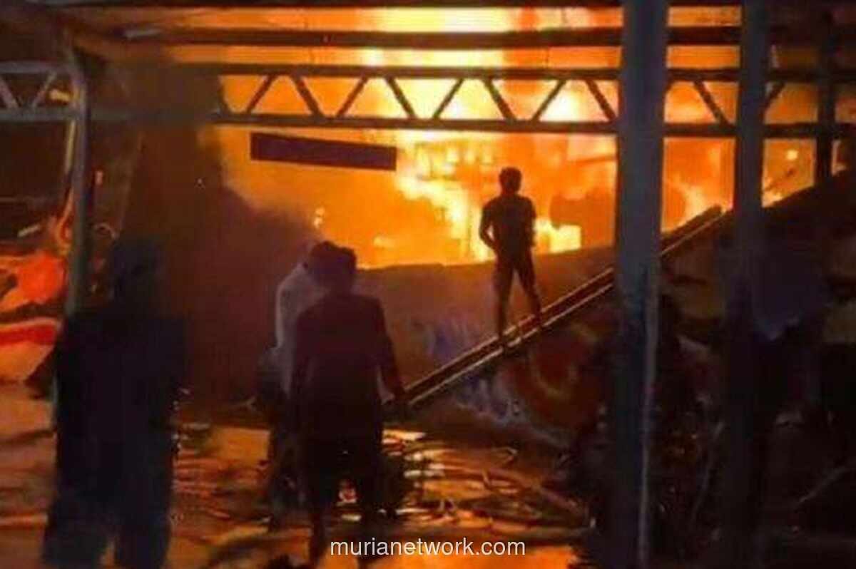 Kapal Nelayan Ludes Terbakar di Pelabuhan Brondong Lamongan, Kerugian Rp1,6 Miliar