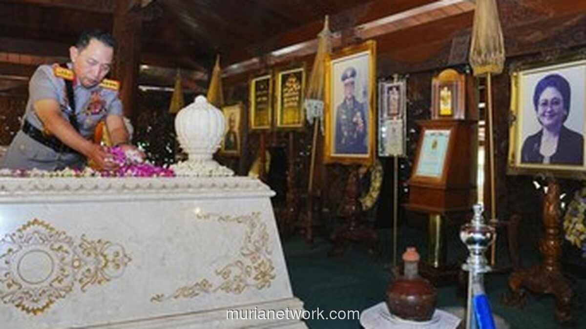 Kapolri Ziarah ke Makam Soeharto di Astana Giribangun Jelang Hari Bhayangkara ke-80