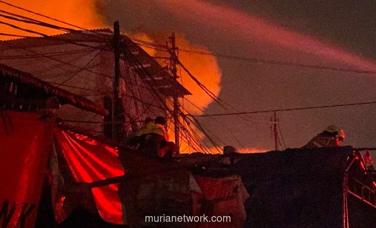 Kebakaran Hebat Landa Pasar Jiung Kemayoran, 33 Mobil Damkar dan 100 Personel Dikerahkan