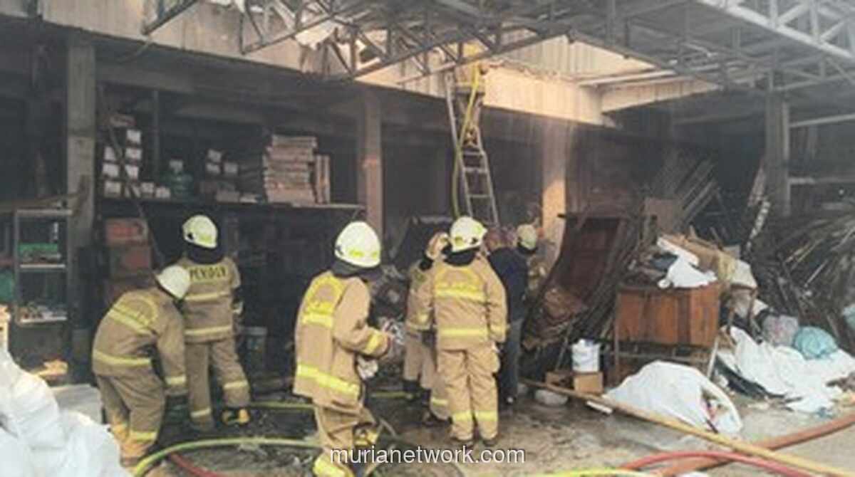 Kebakaran Gudang Material di Karet Kuningan Padam, Kerugian Capai Rp1,2 Miliar