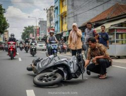 Mahasiswi Tewas Usai Motor Tabrakan dengan Truk Gandeng di Jombang