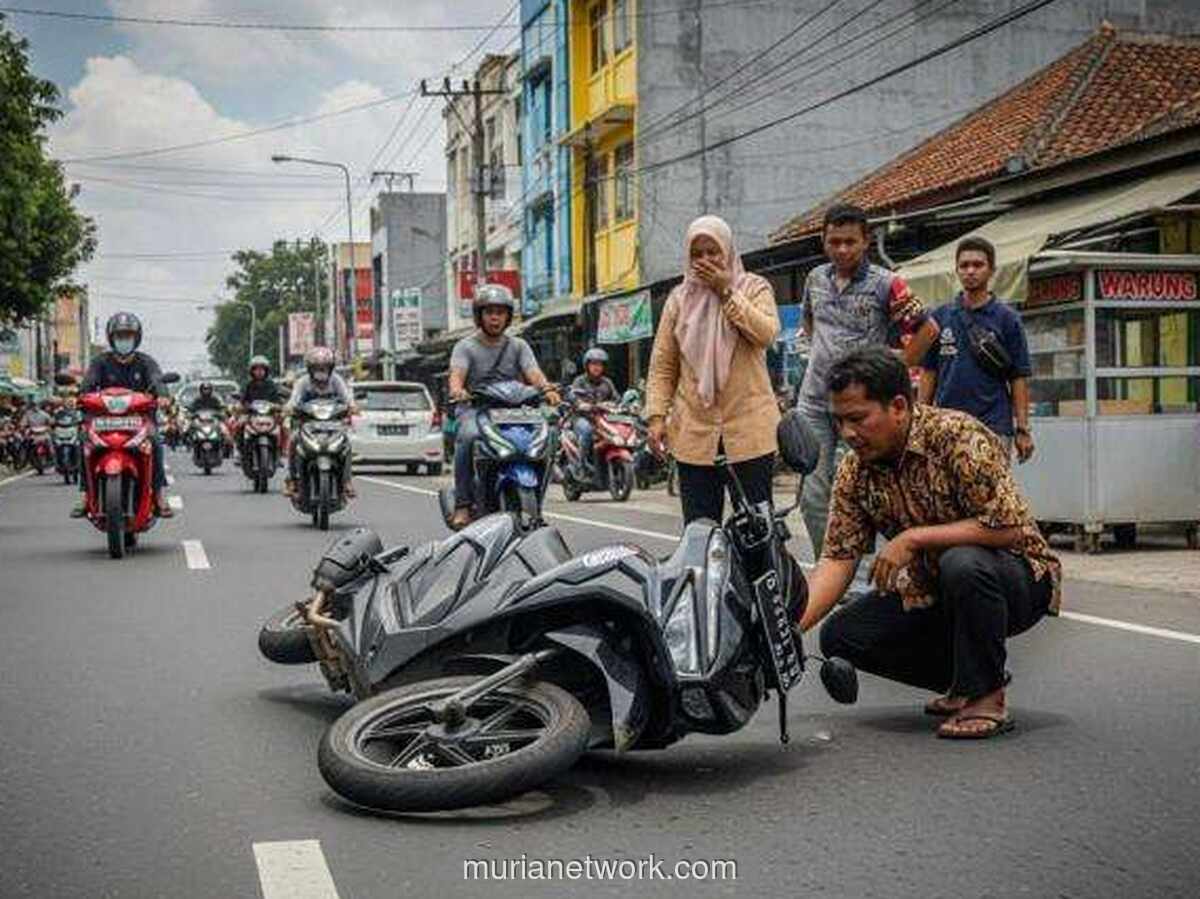 Mahasiswi Tewas Usai Motor Tabrakan dengan Truk Gandeng di Jombang