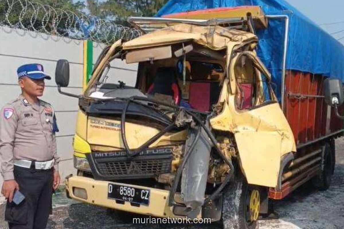 Truk Pengangkut Kopi Tabrak Truk di Tol Cipularang, Satu Penumpang Tewas Terjepit