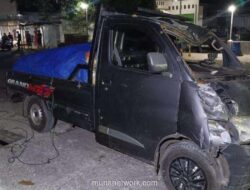 Mobil Pikap Tabrak Teras Toko di Jombang, Sopir Diduga Mengantuk