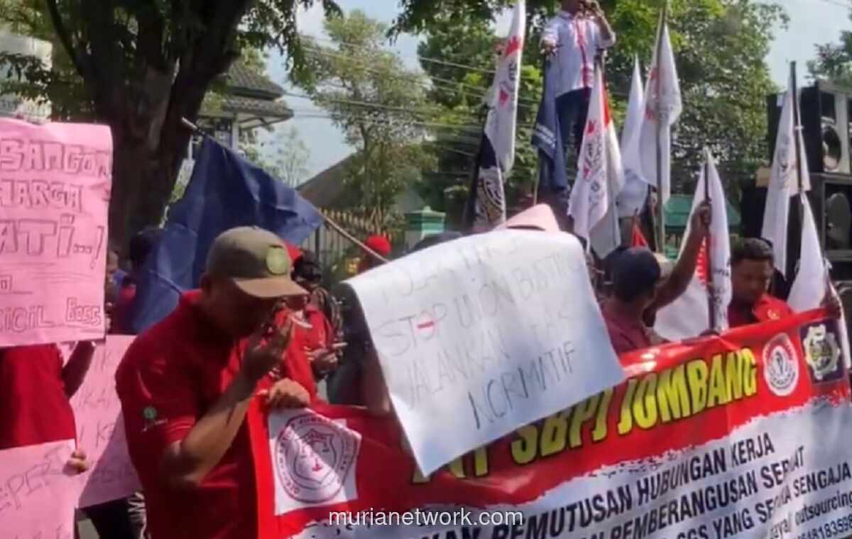 1.000 Buruh PT SGS Jombang Demo Tolak PHK Sepihak, Tuding Perusahaan Rekrut Pekerja Outsourcing