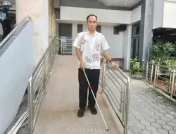 Keterbatasan Fisik Tak Halangi Kuswantoro Raih Prestasi dan Beasiswa di UNY