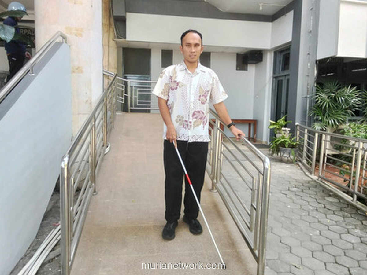 Keterbatasan Fisik Tak Halangi Kuswantoro Raih Prestasi dan Beasiswa di UNY