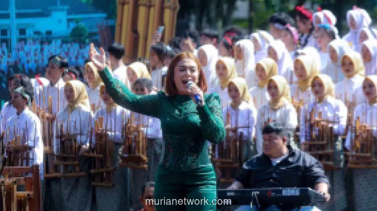 Ade Astrid dan 500 Pegiat Seni Meriahkan Bandung Kota Angklung Festival, Buktikan Budaya Tradisional Tetap Relevan