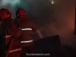 Kebakaran Landa Rumah Kost di Palmerah, 65 Personel Damkar Dikerahkan