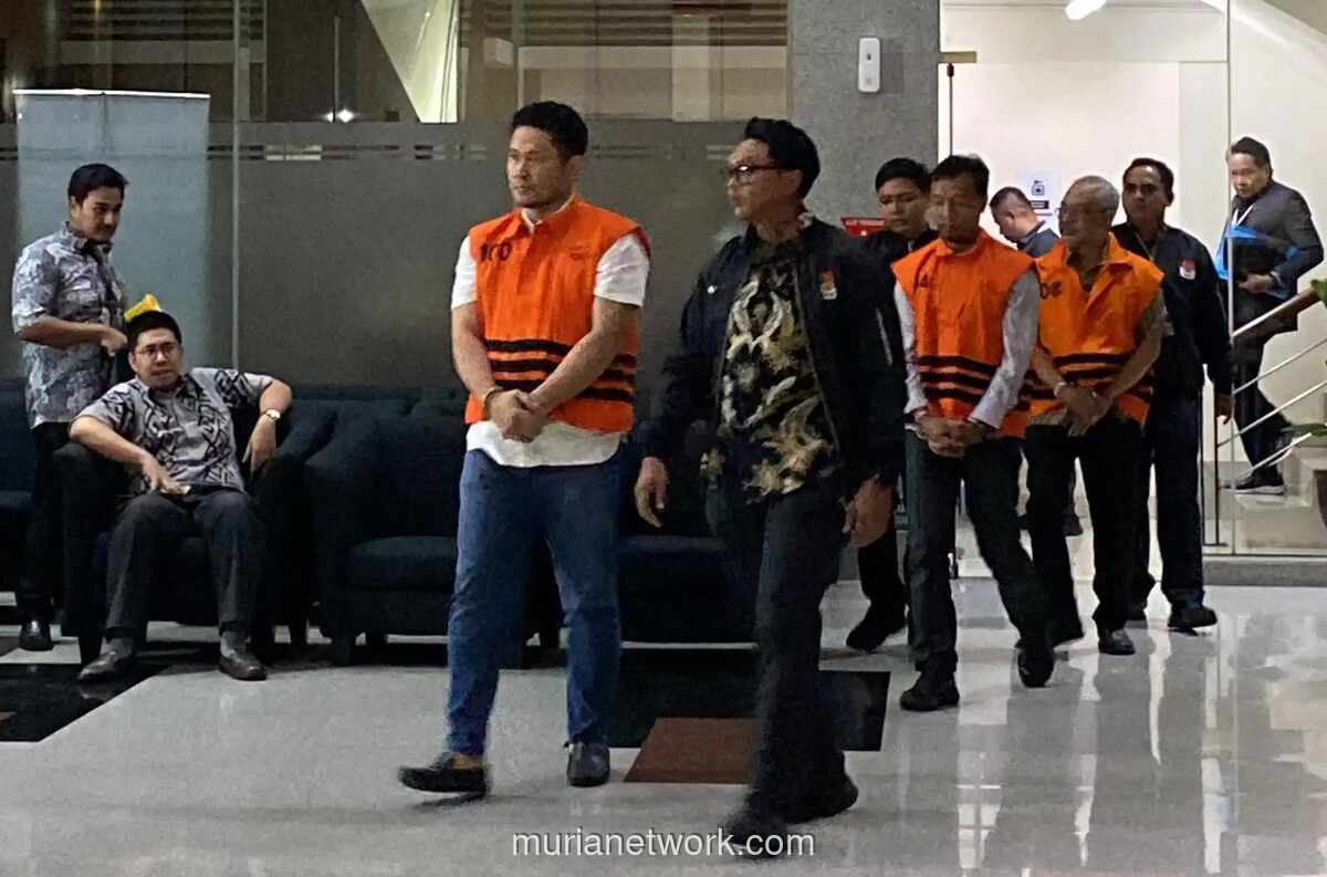 KPK Tahan Tiga Tersangka Korupsi Pembangunan Gedung Pemkab Lamongan, Negara Rugi Rp35,7 Miliar