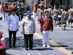 Presiden Prabowo Peluk Mantan Korban Perundungan di Sekolah Rakyat, Apresiasi Semangat Siswa Jadi Duta Antiperundungan