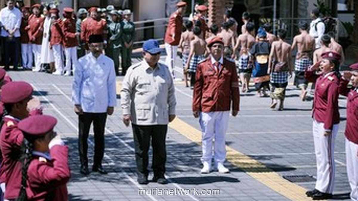 Presiden Prabowo Peluk Mantan Korban Perundungan di Sekolah Rakyat, Apresiasi Semangat Siswa Jadi Duta Antiperundungan