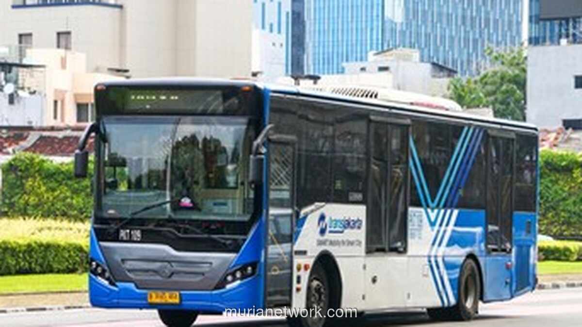 Bus Transjakarta Tabrak Separator di Jakarta Timur, Kemacetan Panjang Terjadi