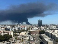 Kebakaran Gudang Makanan Beku di Los Angeles Belum Padam, Status Darurat Ditetapkan