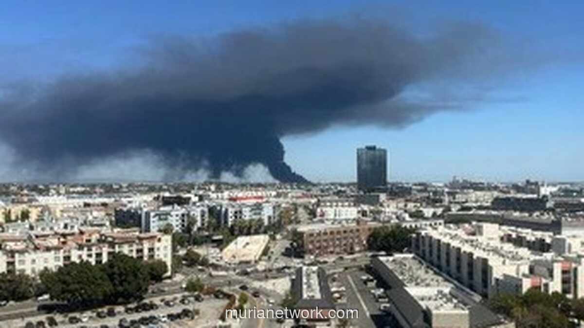 Kebakaran Gudang Makanan Beku di Los Angeles Belum Padam, Status Darurat Ditetapkan
