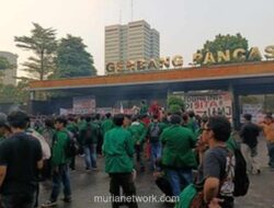 Mahasiswa Jakarta Demo di Depan DPR, Soroti Rupiah Melemah dan Kasus Penyiraman Air Keras
