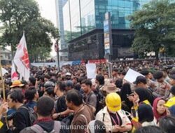 Massa BEM UI Terhambat di Halte Tosari, Gagal Capai Bundaran HI untuk Aksi Demo