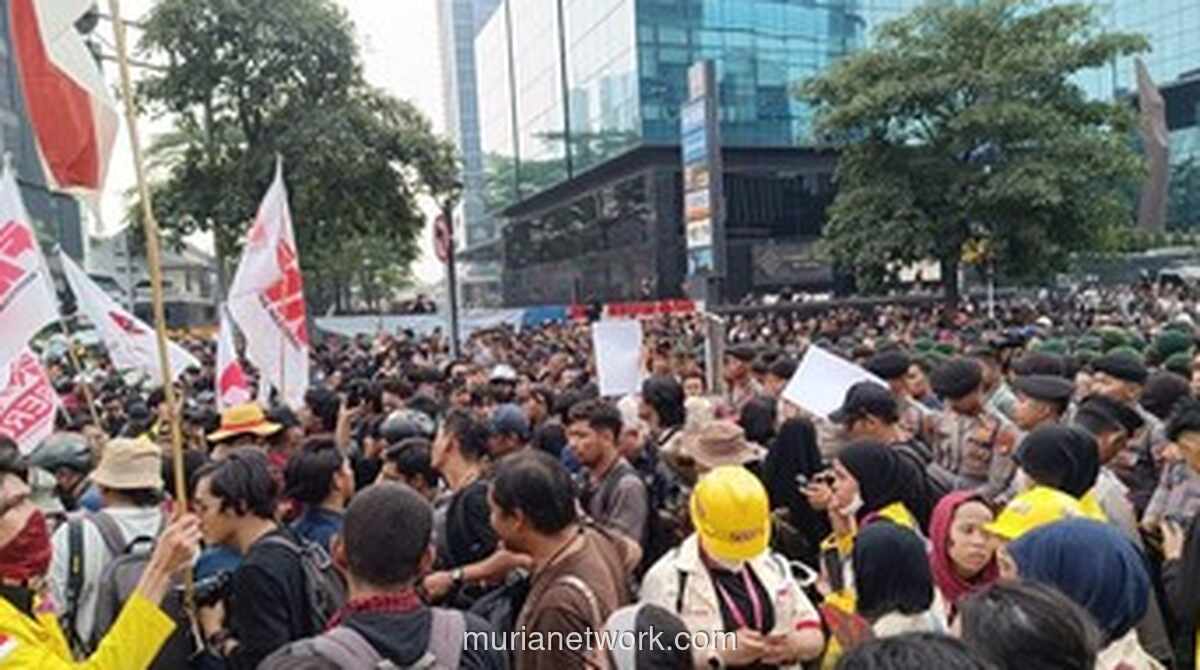 Massa BEM UI Terhambat di Halte Tosari, Gagal Capai Bundaran HI untuk Aksi Demo