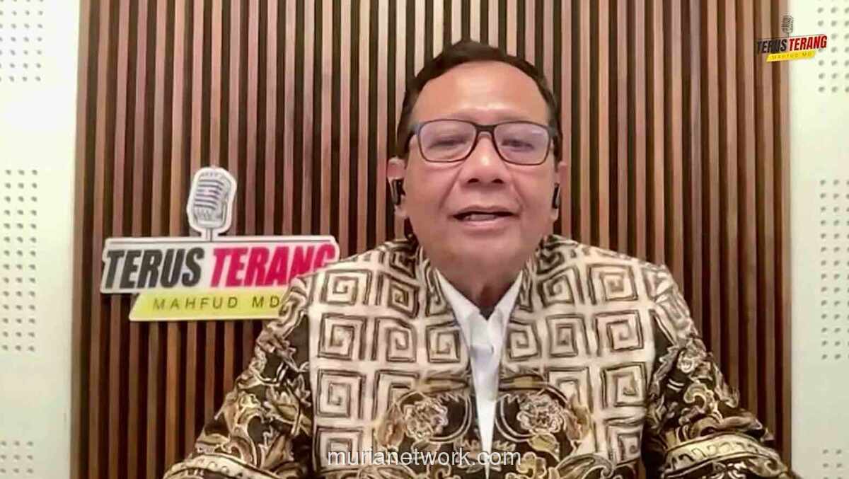 Mahfud MD Nilai Pembuntutan Aktivis BEM UGM Wajar secara Intelijen, tapi Minta Tiyo Tak Gentar