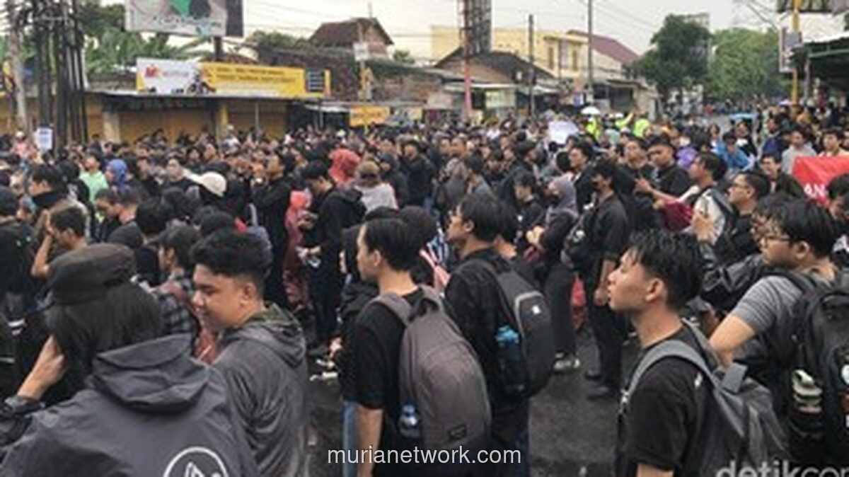 Ribuan Massa Aliansi Rakyat Memanggil Padati Simpang Gejayan, Serukan Sepuluh Tuntutan ke Pemerintah