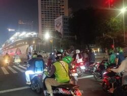 Massa Bubar, Jalan Sudirman Kembali Dibuka Usai Penutupan Total