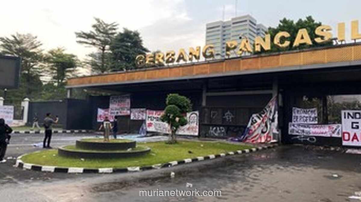 Mahasiswa Bubarkan Diri dari Depan Gedung DPR, Situasi Kembali Kondusif