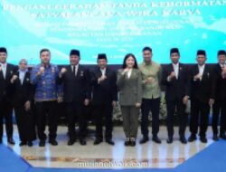 Mendagri Serahkan Satyalancana Wira Karya kepada Tujuh Kepala Daerah atas Inovasi Kelautan dan Perikanan