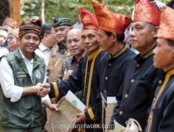 Menteri Kehutanan Serahkan SK Hutan Adat 1.175 Hektare untuk Putus Rantai Konflik dengan Komunitas Adat
