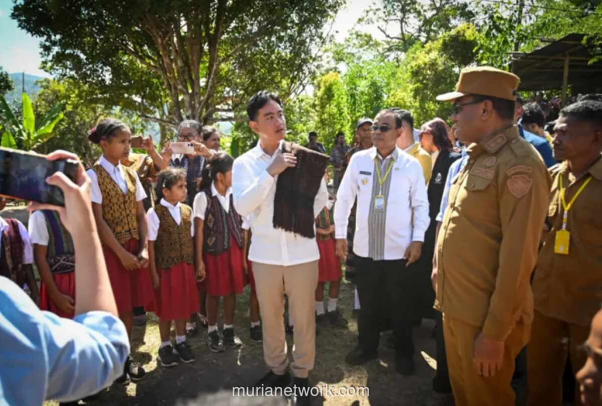 Wapres Gibran Prioritaskan Revitalisasi Sekolah di Wilayah 3T Usai Dengar Keluhan Warga Ende