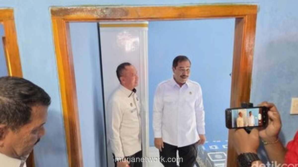 Menteri Imigrasi Tinjau Program Bedah Rumah Pakai Material Buatan Napi di Sukabumi