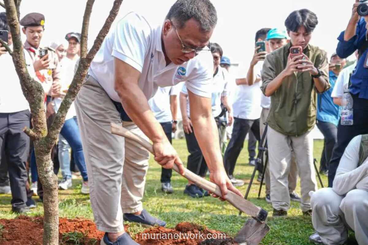 Menteri Lingkungan Hidup Canangkan Target Tanam Dua Miliar Pohon untuk Perkuat Ketahanan Iklim