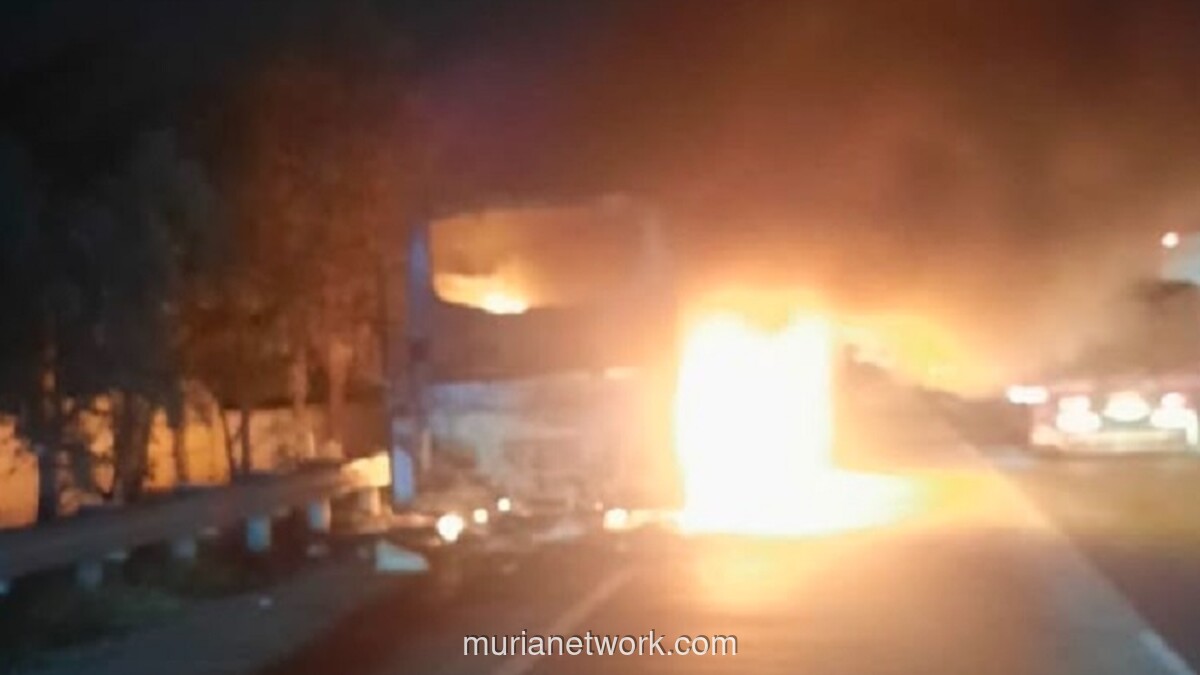 Mikrobus Terbakar di Tol Jakarta-Cikampek KM 55, Pengemudi Selamat Tanpa Luka